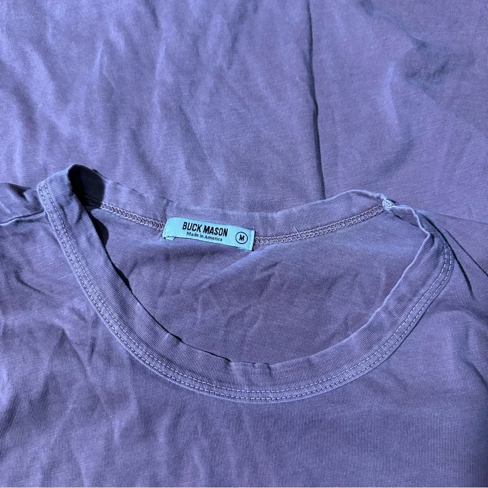 Buck Mason Men's Medium Slub Curved Hem Tee Coal Venice Wash - Picture 2 of 4